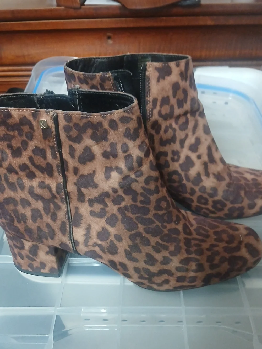 Womens Size 7.5 Sam & Libby Leopard Print Ankle Booties
